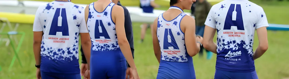 Jóvenes remeros de la cantera de Arraun Lagunak.
